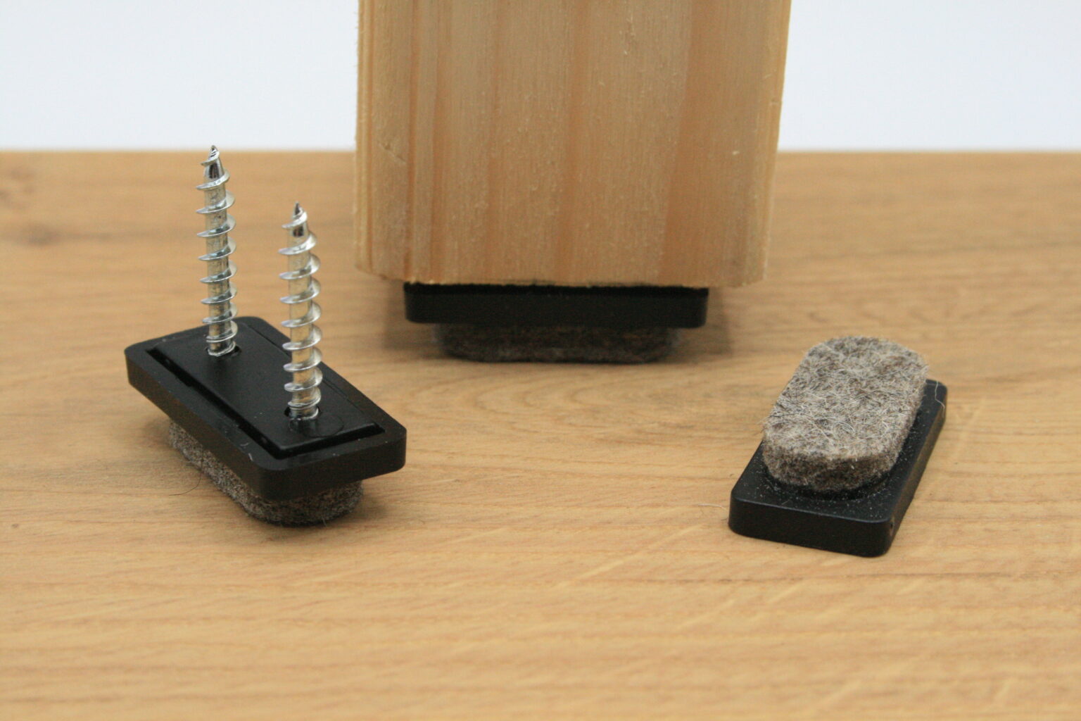 Zwarte vierkanten meubelpoot 10 cm - Tafelonderdelen Zwarte vierkanten meubelpoot 10 cm - Tafelonderdelen
